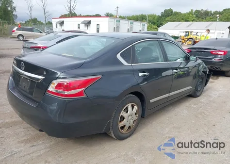 2015 Nissan Altima 2.5 S из США, поврежденный, VIN 1N4AL3AP9FC118330